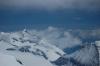 Špičatá hora je Kitzsteinhorn - slavné ledovcové lyžováni v Kaprunu